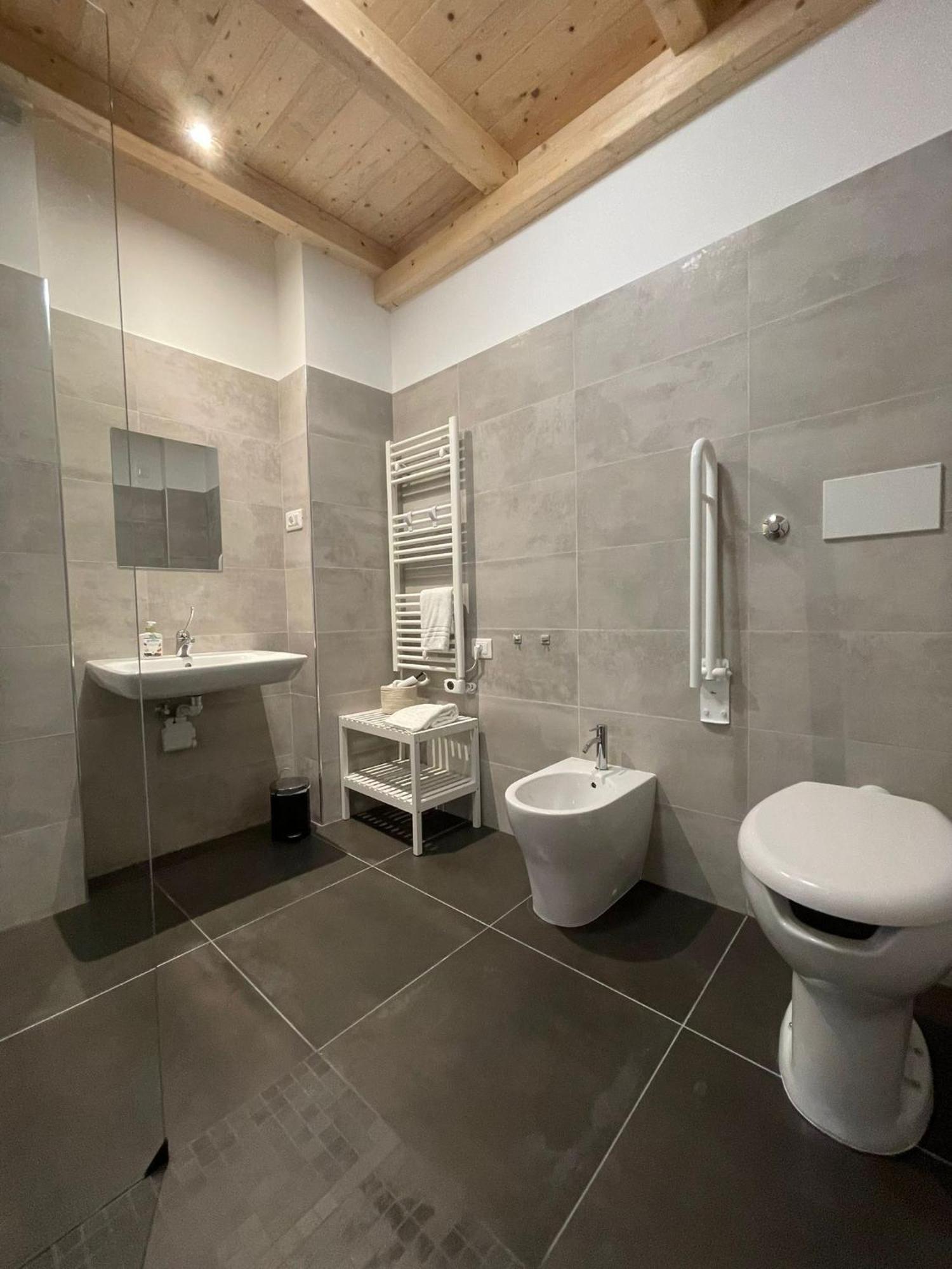 Aloe Comfort Rooms Пескара Екстериор снимка